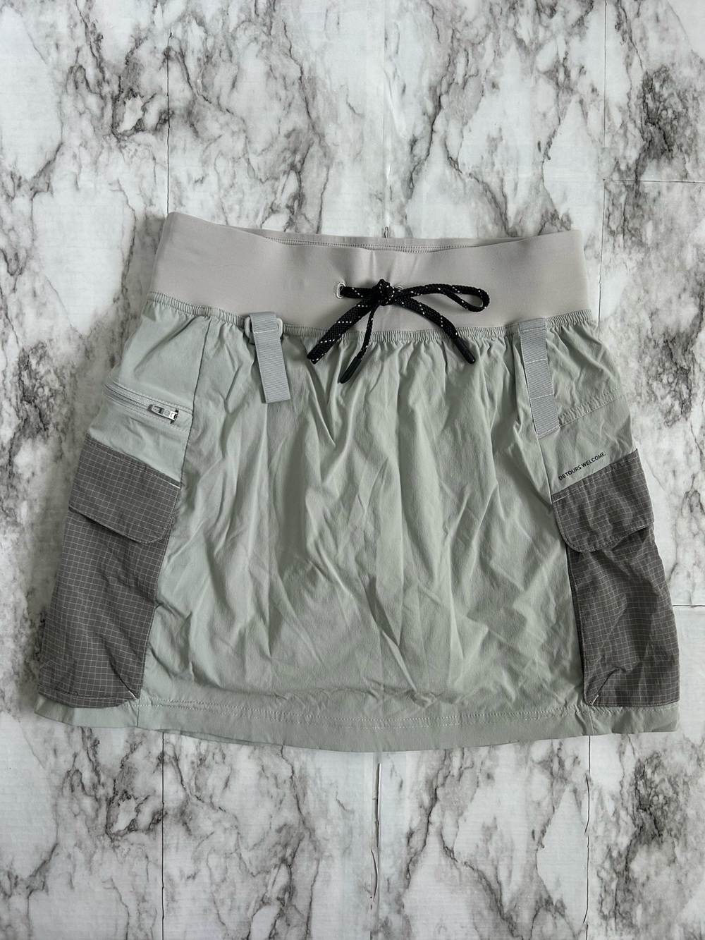 Lululemon size 6 Multi-Pocket Cargo High-Rise Hiking Skirt W8AEHS seal grey